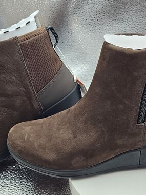 BOGS Ankle Boots Women’s NWT Brown Waterproof Side Zip Comfort Wedge Outdoor